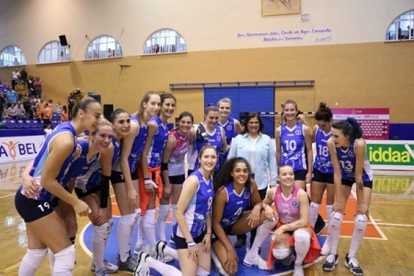 "Topuklu Efe" lakaplı Özlem Çerçioğlu, spora destek veren bir başkan.