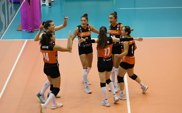 Eczacıbaşı Spor Kulübü’nün düzenlediği hazırlık turnuvasının ikinci günü