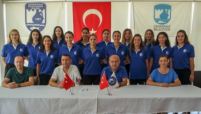 Çanakkale Belediyespor'da toplu imza töreni gerçekleşti.
