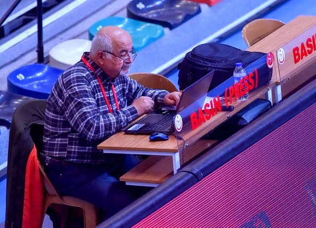 Voleybol duayenlerinden Yılmaz Özbabacan ile “Bursa’daki yaşanan voleybol günleri (3)”