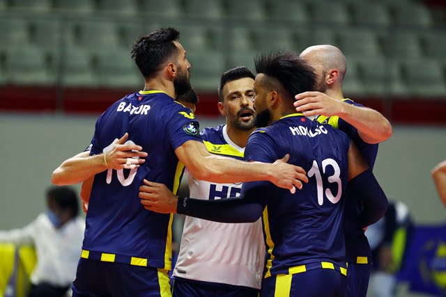 Fenerbahçe HDI Sigorta Kupa Voley'e galibiyetle başladı