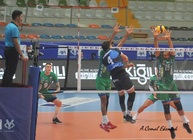 Arkas, Bursa Büyükşehir Belediyespor'a set vermedi