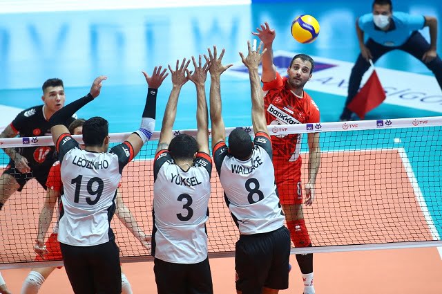 Erkekler AXA Sigorta Kupa Voley’de Çeyrek Finale Yükselen 4 Takım Belli Oldu