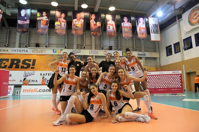 Beş setin sonunda galip Eczacıbaşı VitrA