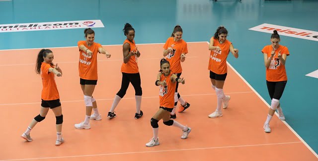 Eczacıbaşı VitrA, erteleme maçında Fenerbahçe Opet’e konuk olacak.