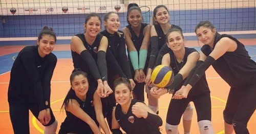 Perulu Maguilaura Frias yarın ilk maçına çıkacak.