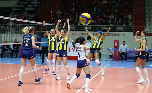 İstanbul derbisi Fenerbahçe Opet' in 3-0