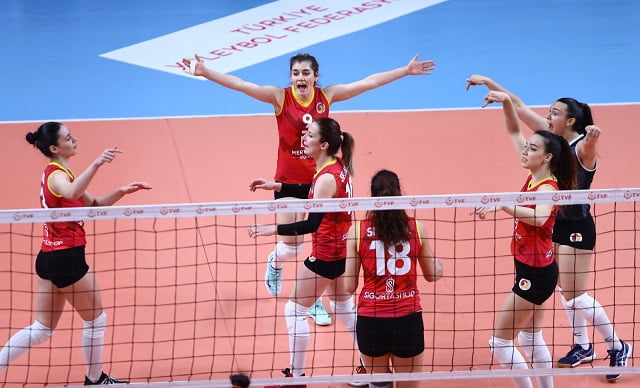 Mert Grup Sigorta'nın 19. galibiyeti Anadolu Voleybol'dan