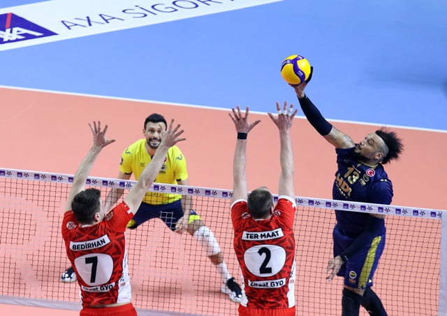 Fenerbahçe HDI Sigorta AXA Sigorta Kupa Voley’de yarı finalde
