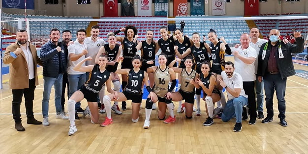 Edremit Belediye Altınoluk grubunda lider olarak yoluna devam ediyor