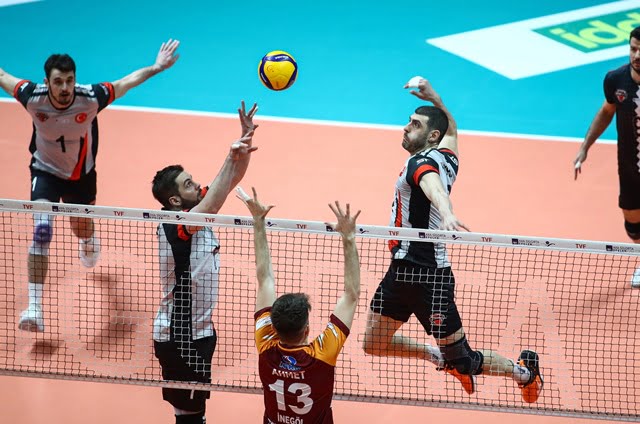 Play off'da 2-1 üstünlük Spor Toto' nun oldu.