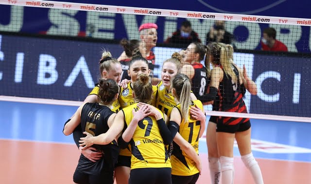 VakıfBank, yarı final serisinde 1-0 öne geçti