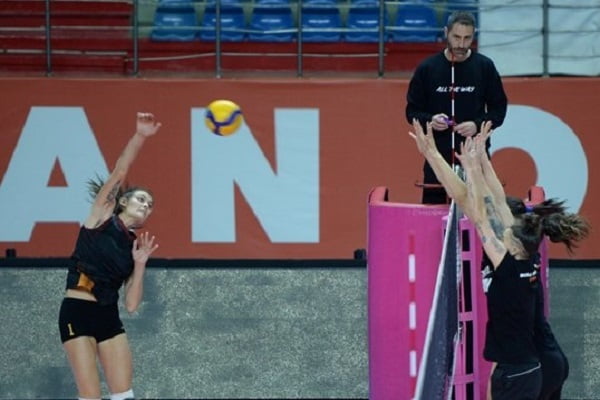 G. Saray, hazırlık maçında Eczacıbaşı Dynavit'i 3-2 yendi