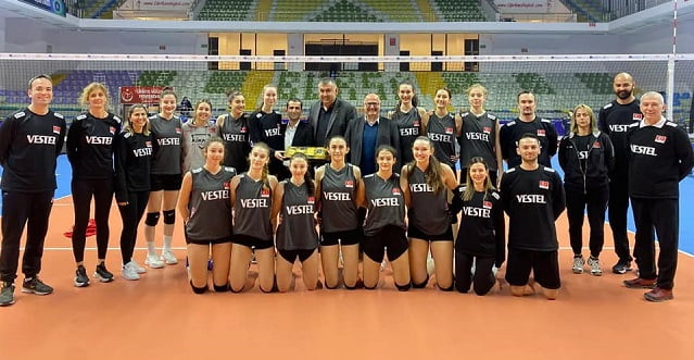 U17 Kız Milli Takımına sürpriz ziyaret