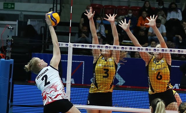 AXA Sigorta Kupa Voley'de ilk finalist  VakıfBank