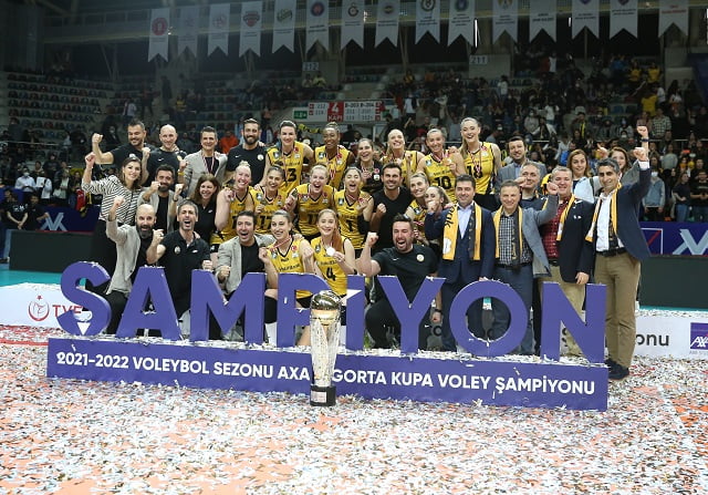 AXA Sigorta Kupa Voley Kupasını VakıfBank kaldırdı