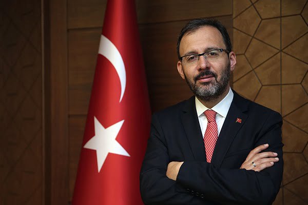 Bakan Kasapoğlu'ndan VakıfBank'a Tebrik Mesajı