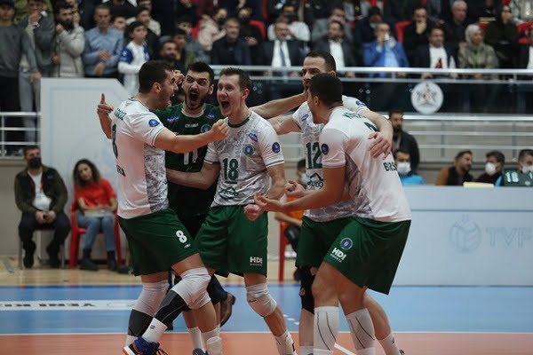 Bursa BŞ Belediyespor, 5 sette güldü, seriyi 3. maça taşıdı