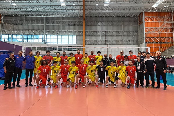 Sessiz Efeler, Japonya’yı set vermeden yendi