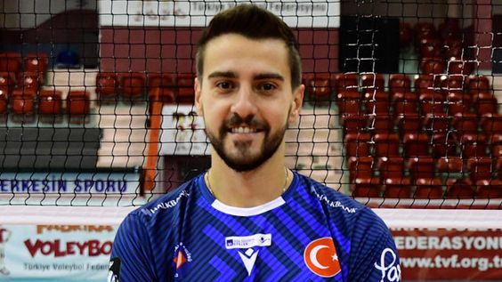 Bursa Büyükşehir Belediyespor, Libero Caner Ergül' ü renklerine bağladı