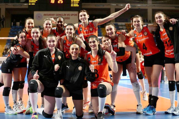 Eczacıbaşı Dynavit, Kuzeyboru'ya set vermeden döndü