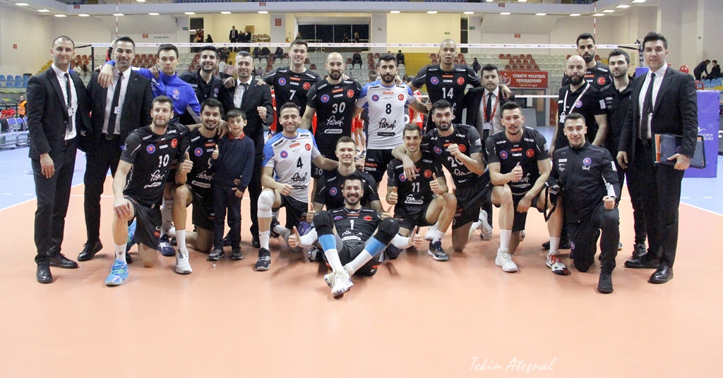 Halkbank, Bursa'dan mutlu ayrıldı 3-0