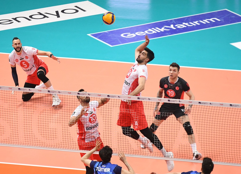 Ziraat Bankkart, play-off 1. karşılaşmayı 3-2 kazandı