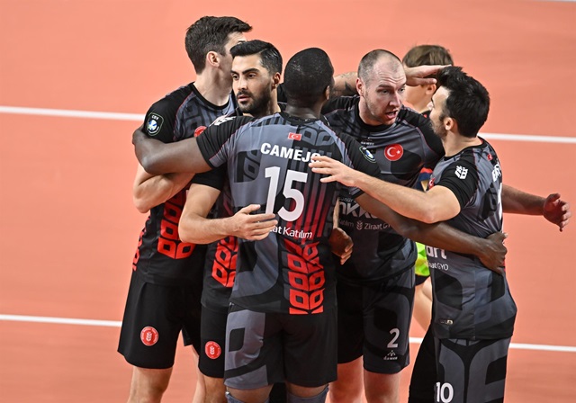 Ziraat Bankkart, Polonya’dan Galibiyetle Dönüyor