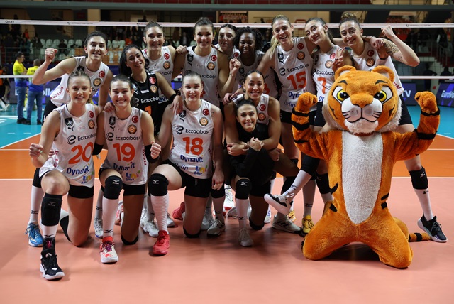 Eczacıbaşı Dynavit, evinden galibiyetle ayrıldı