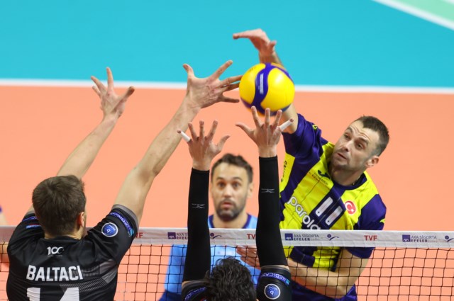 Fenerbahçe Parolapara, Bursa Büyükşehir Belediyespor'a 1 set verdi