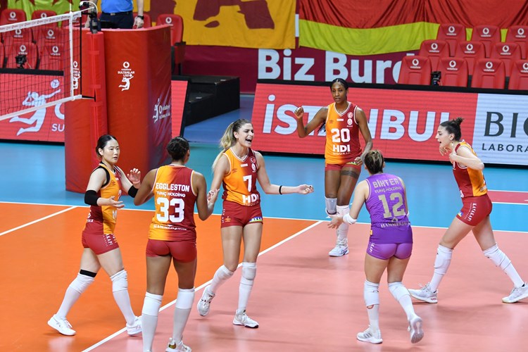 Galatasaray Daikin, sahasında 2-0 geriye düştüğü maçı 3-2 kazandı