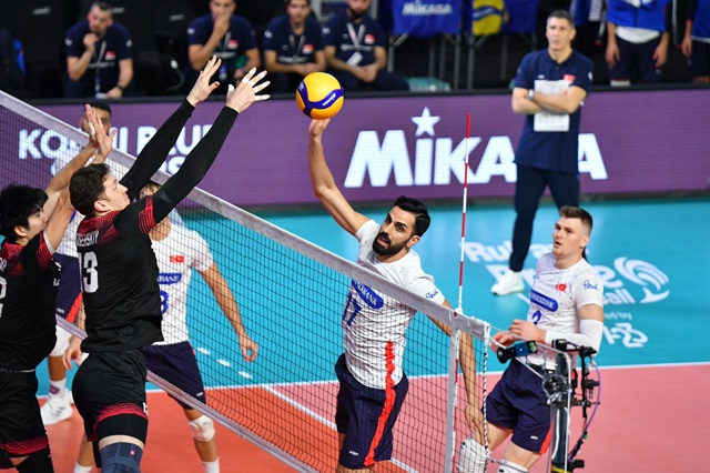 Halkbank ANKARA 0-3 Suntory Sunbirds