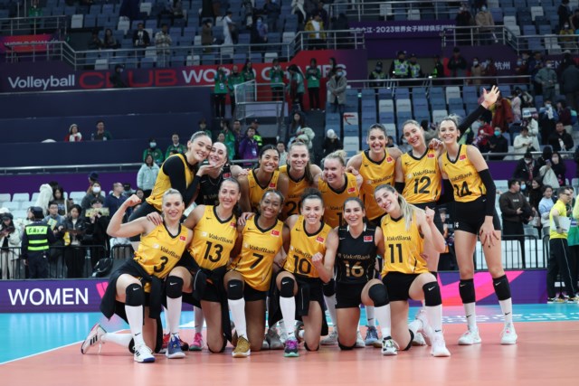 VakıfBank,  FIVB Kadınlar Dünya Kulüpler Şampiyonasına galibiyetle başladı