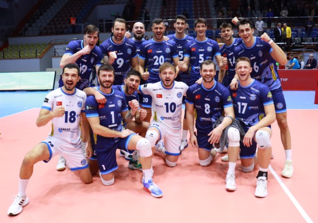 Arkas Spor, İzmir’de konuk ettiği CEZ Karlovarsko’yu 3-1 yendi