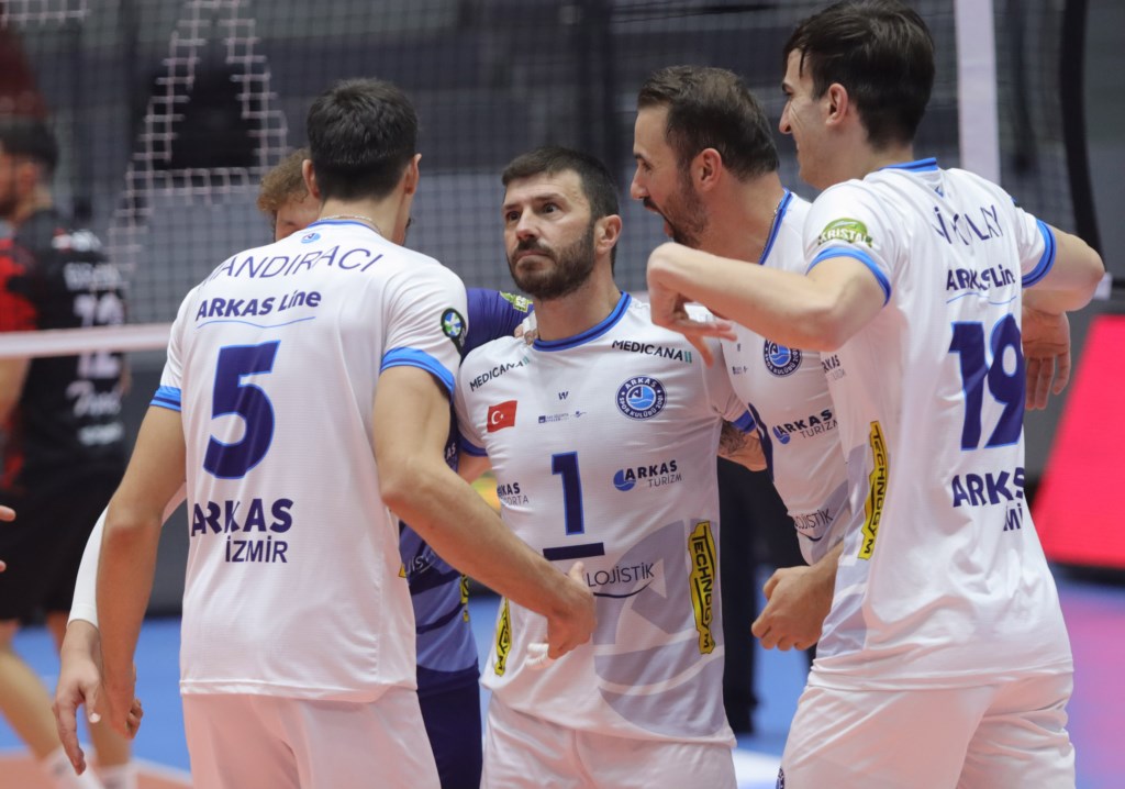Arkas Spor,  Evinde TÜRŞAD' a set vermedi 3-0