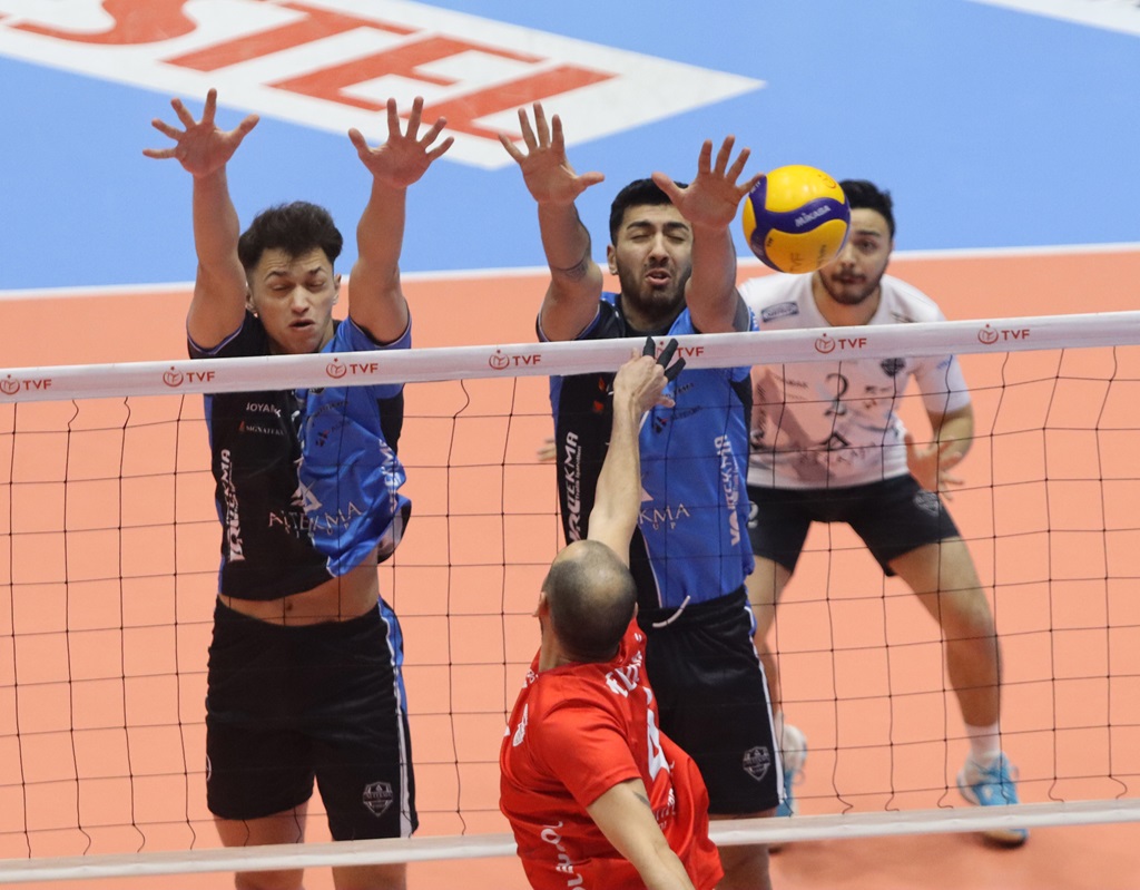 Altekma, sahasında Anadolu Voleybola 1.set verdi