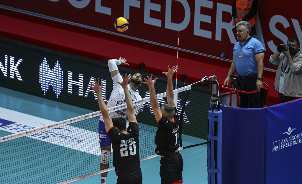 Başkentte Lider Halkbank'tan net skorlu galibiyet 3-0