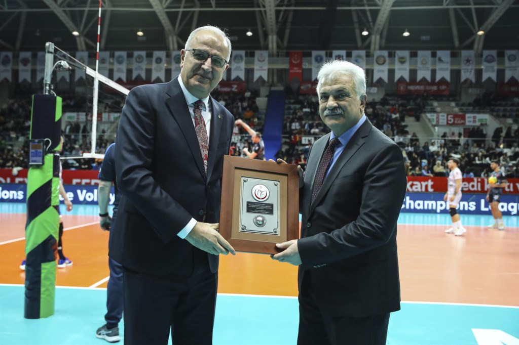 MHGK Üyesi İbrahim Tarun'a teşekkür plaketi