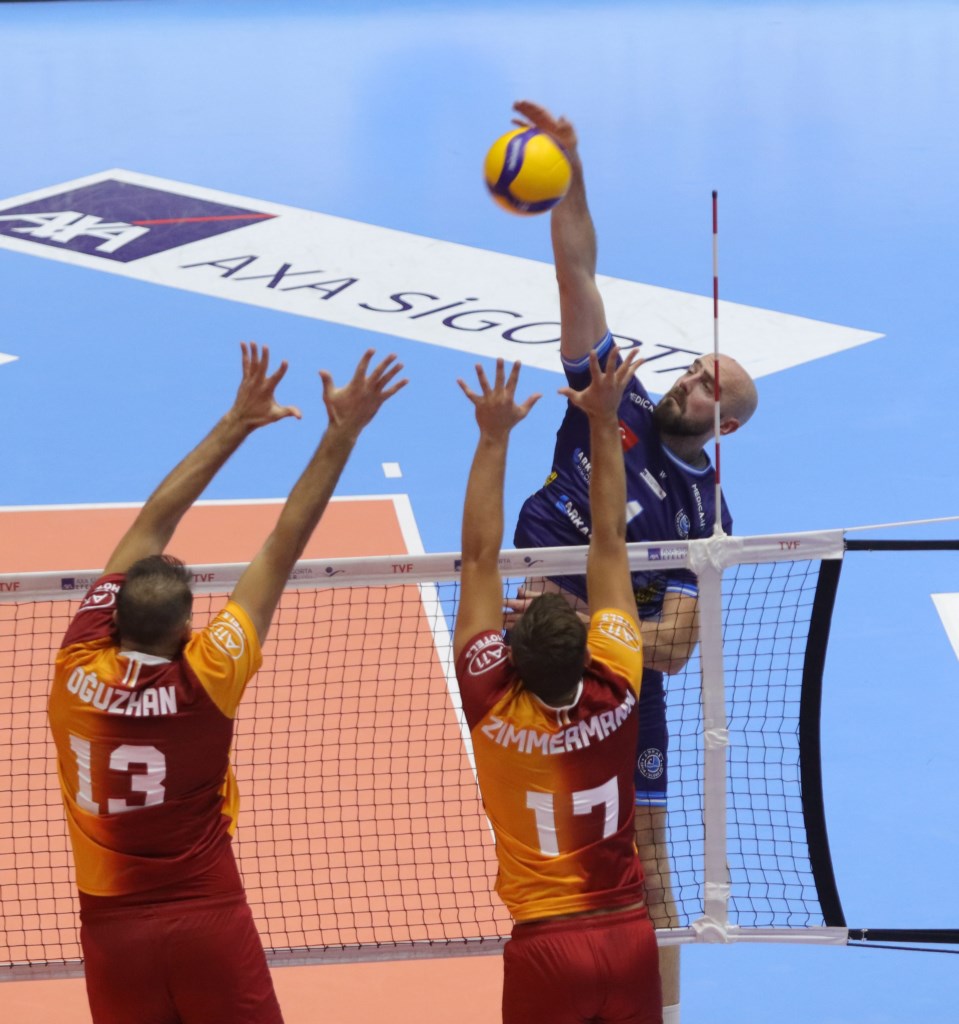 Galatasaray HDI Sigorta - Arkas Spor : 1-3