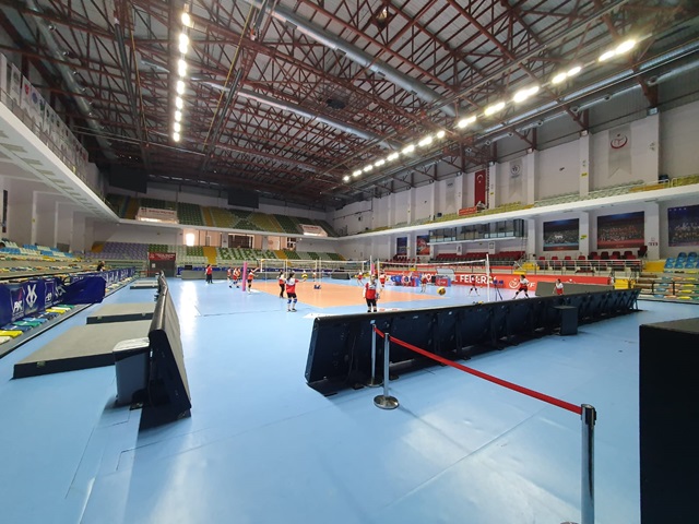 Cengiz Göllü Voleybol Salonu yeni sezon için bakıma giriyor