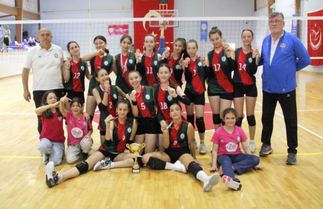 Bursa, Ayhan Menteş Gelişim Ligi midi kızlarda kupa Hürriyet Spor'un