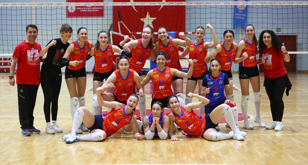 İnegöl Orhaniye Voleybol set vermeden liderliğe devam dedi