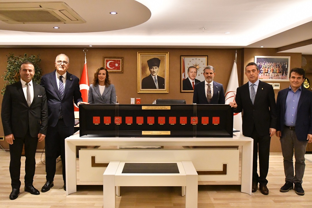 Sanatçı Murat Uçar’ın Mikro Sanat Başarılarıyla Türk Voleyboluna Özel Bir Dokunuş