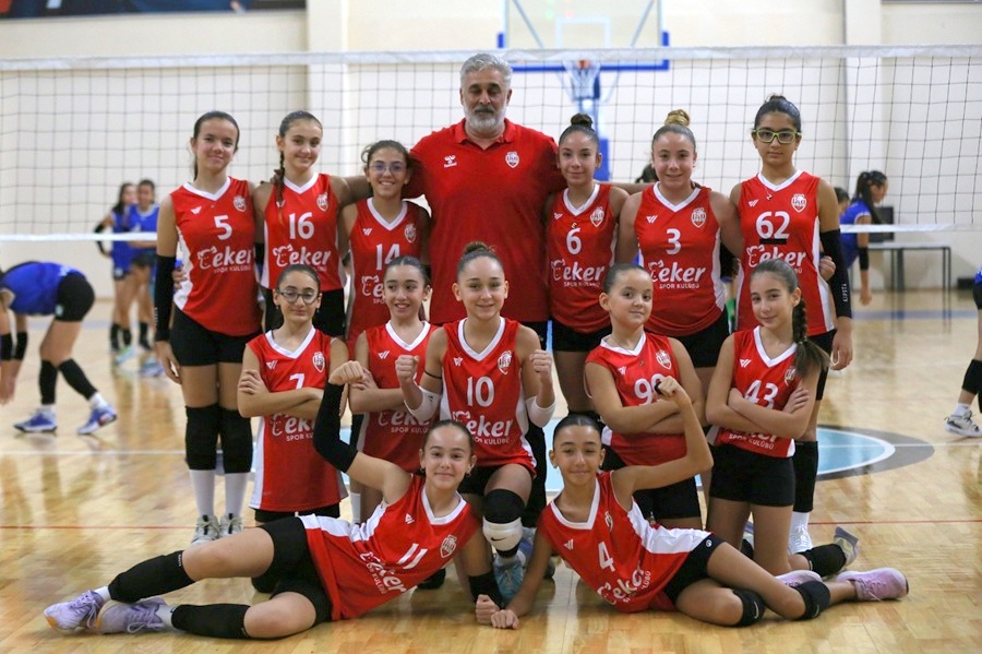 Bursa Midi Kızlar Voleybol İl Birinciliği yapılan müsabakalarla start aldı