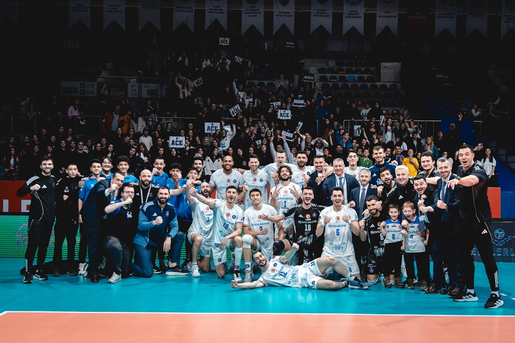 Halkbank, Fenerbahçe Medicana'ya set vermeden gönderdi
