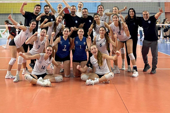 Nilüfer Belediyespor Mersin'de final biletini namağlup aldı