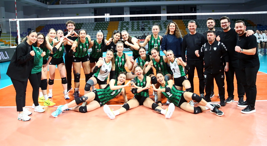 Akhisar Belediyespor, B Grubunu lider olarak bititdi