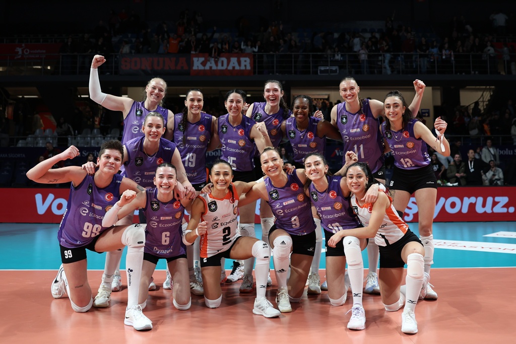 5 setlik derbinin galibi Eczacıbaşı Dynavit!