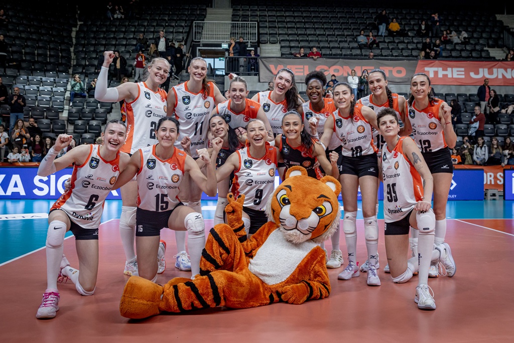 Eczacıbaşı Dynavit, AXA Sigorta Kupa Voley'de yarı finalde!