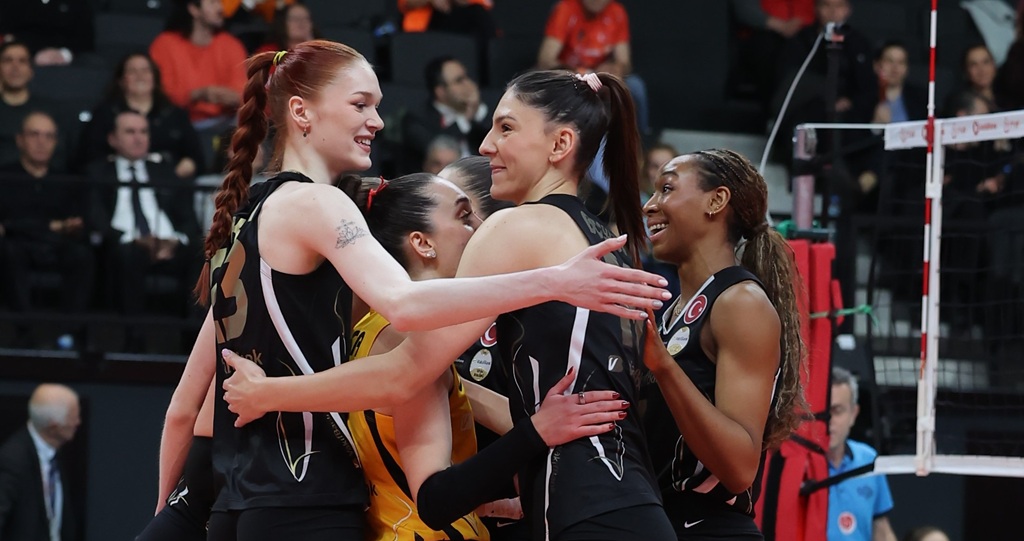 VakıfBank, seride Eczacıbaşı Dynavit galibiyetiyle 1-0 önde başladı
